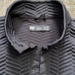 Helly Hansen quilted top! Light weight, yet warm.